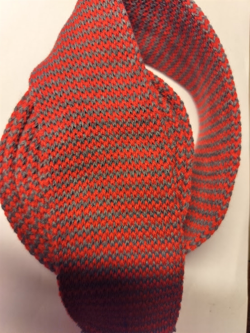 Rød-grå Zikzak stribet 6cm tubestrik 1m